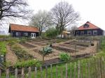 moestuin met werkplaats en woonhuis
